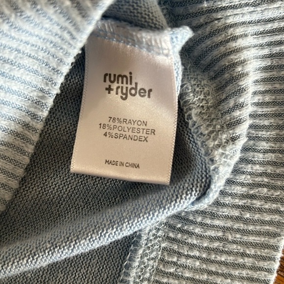 Rumi + Ryder Boys Lightweight Sweater Hoodie Blue and Gray size Small 6-7 - Picture 7 of 7